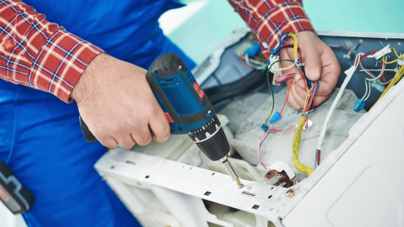 Yunusemre Hisense Hisense çamaşır makinesi kart tamiri – Su almama arızası orijinal parça ile giderildi. - Teknik servis örneği